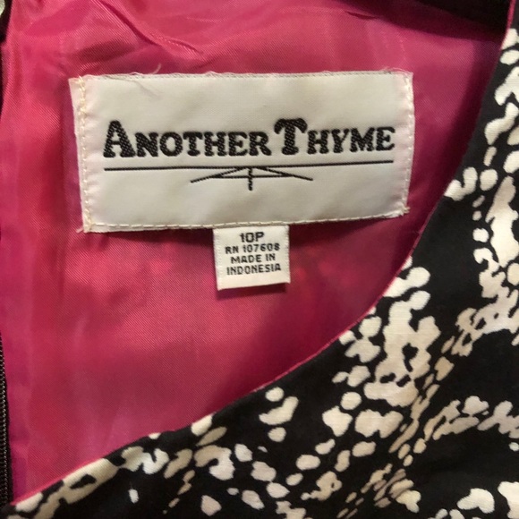 Ladies Paisley Dress - Picture 3 of 4